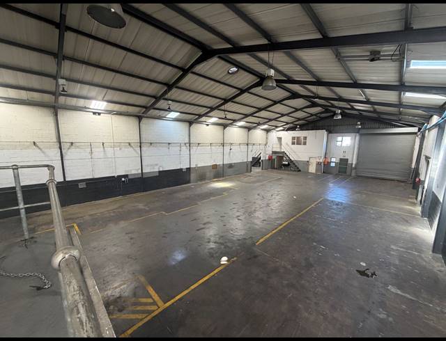 1,200M² WAREHOUSE TO LET IN BLACKHEATH INDUSTRIAL
